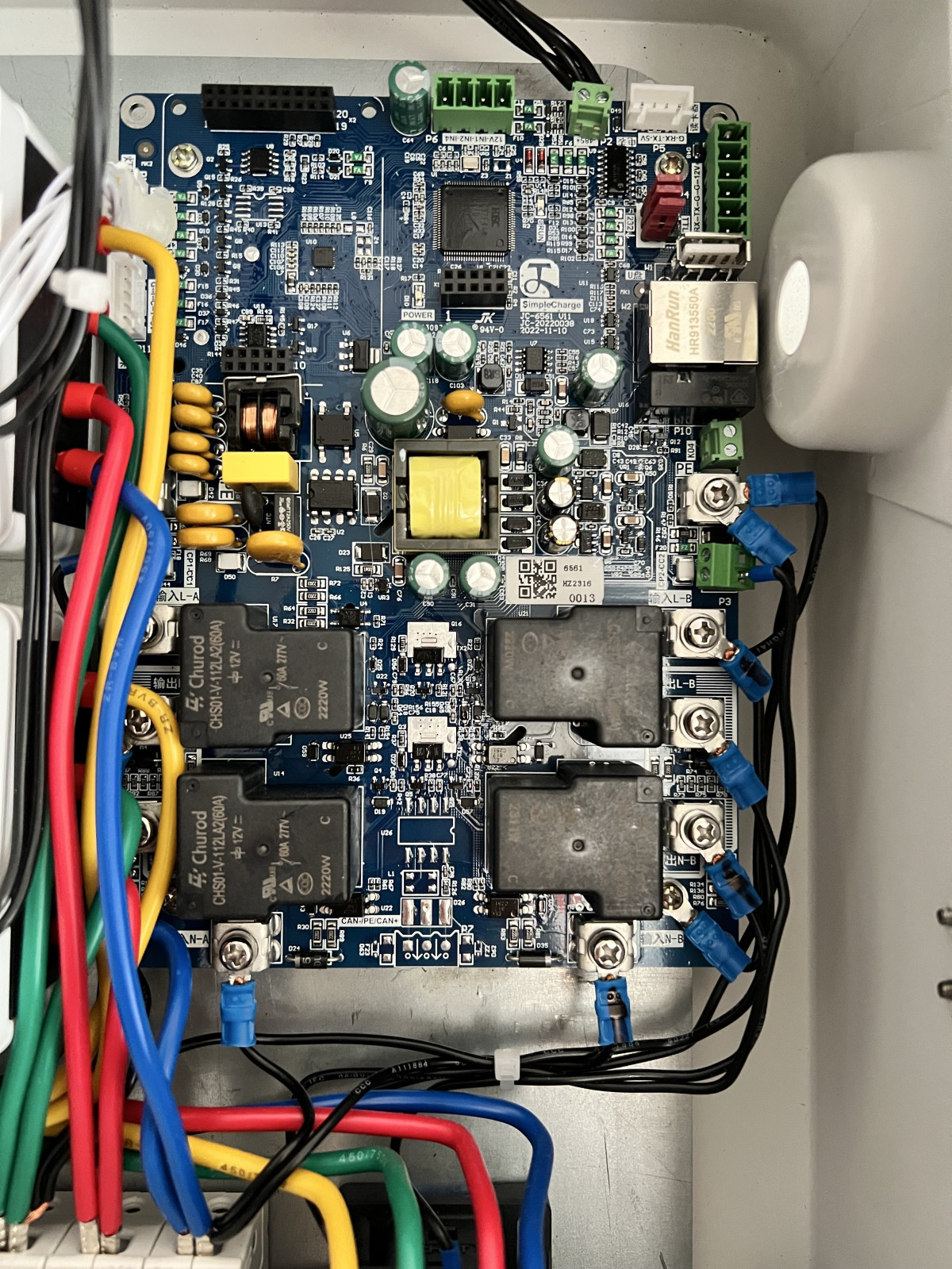 elektikli araç şarj istasyonu